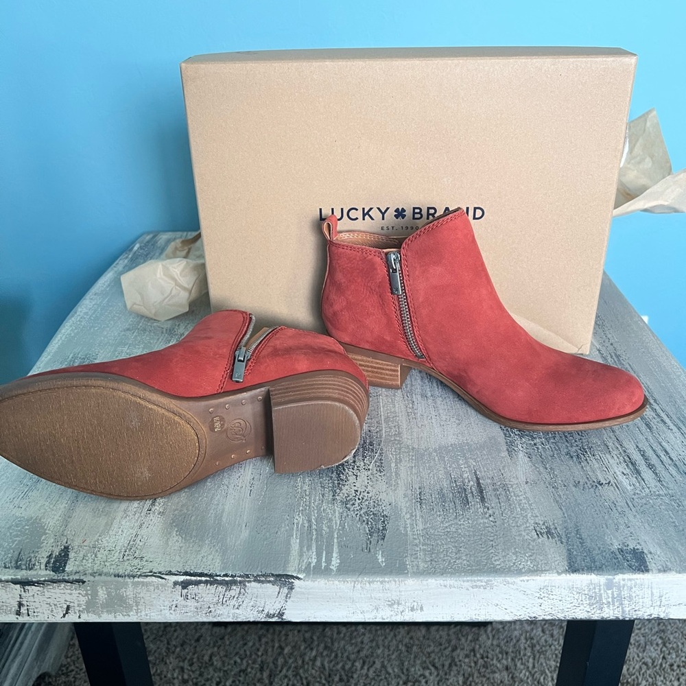 NEW IN BOX Lucky Brand Women's Burgundy Basel Bootie Ankle Booties, Size 7.5M - Picture 4 of 16